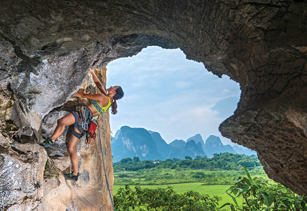 Xiao Yao climbing Poser’s Lonely Reunion (F6b) on the Egg. Photo: Thorsten Henn