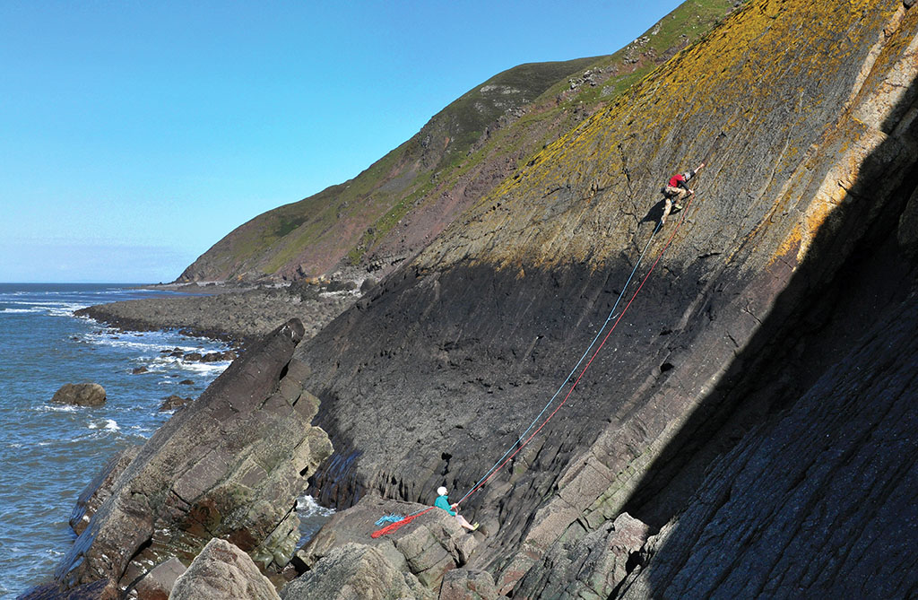 Soaking up the sun on Fledgling Slab, Rob Stanfield enjoying Parallelogram (VS). Photo: © Mark Davies